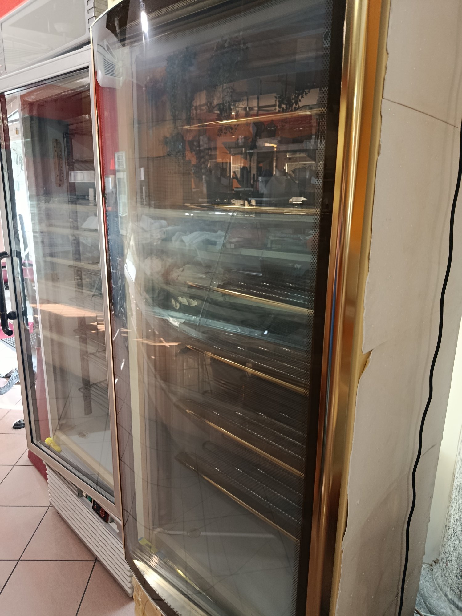 Frigorifero negativo freezer sei ripiani usato in vendita a Cardano al campo