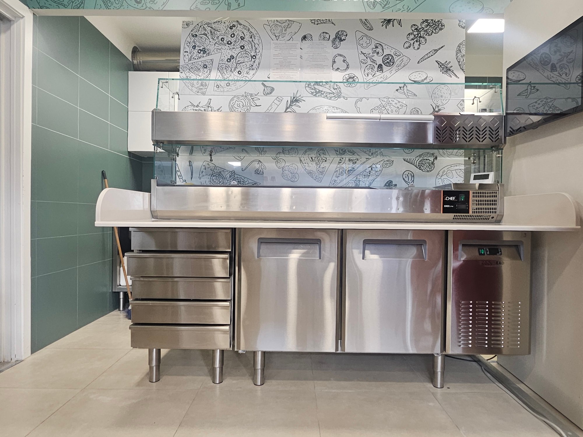 Banco Pizza Refrigerato con Cassettiera e Vetrina Ingredienti usato in vendita a padova