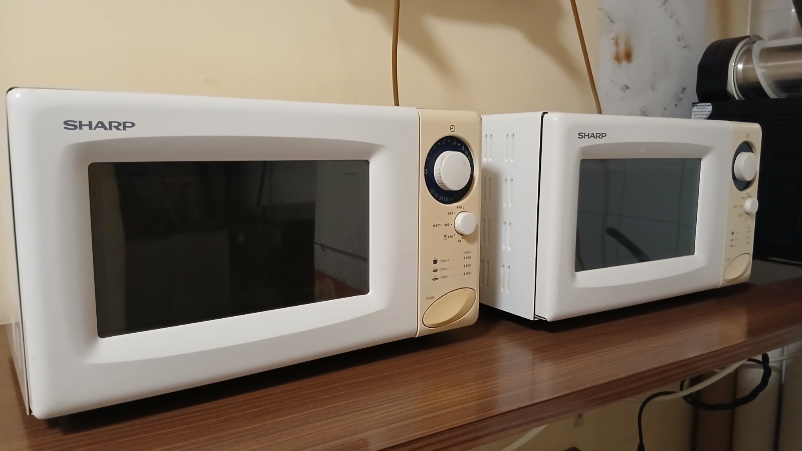 Coppia Fornetti Microonde Sharp usato in vendita a Milano