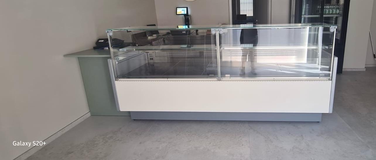 Bancone fredo usato in vendita a Manerba del Garda