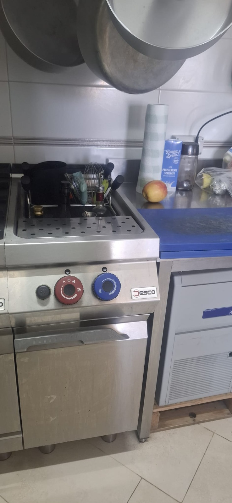 attrezzatura cucina professionale in blocco o a pezzi Desco usato in vendita a Agropoli