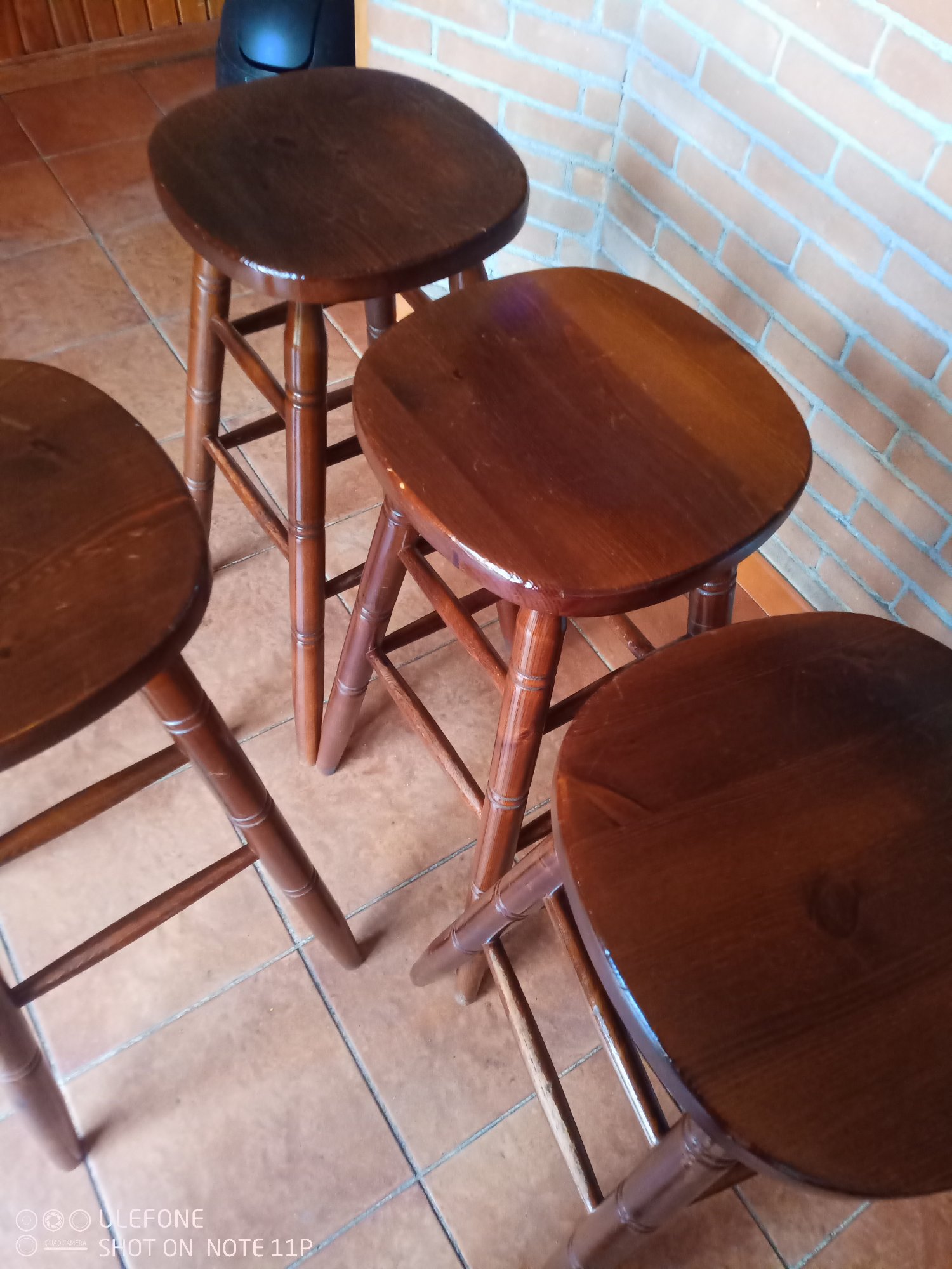 Sgabelli in legno massiccio h 80 seduta cm 34 stile old america no spedizione ritiro a mano usato in vendita a Collegno
