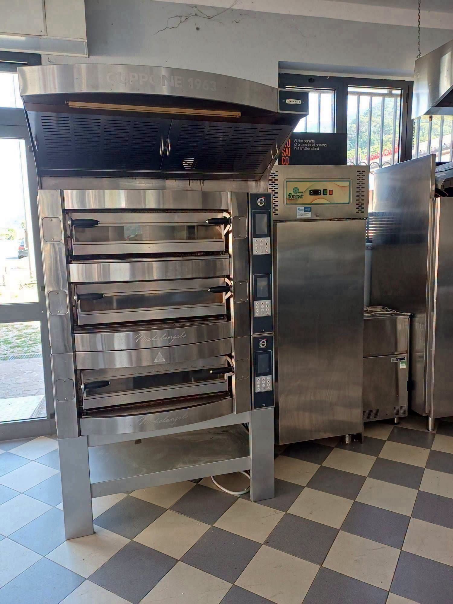 Forno pizza elettrico CUPPONE MICHELANGELO ML435 – 3 camere Touch Screen con cappa e supporto – Usato usato in vendita a SAN COLOMBANO CERTENOLI