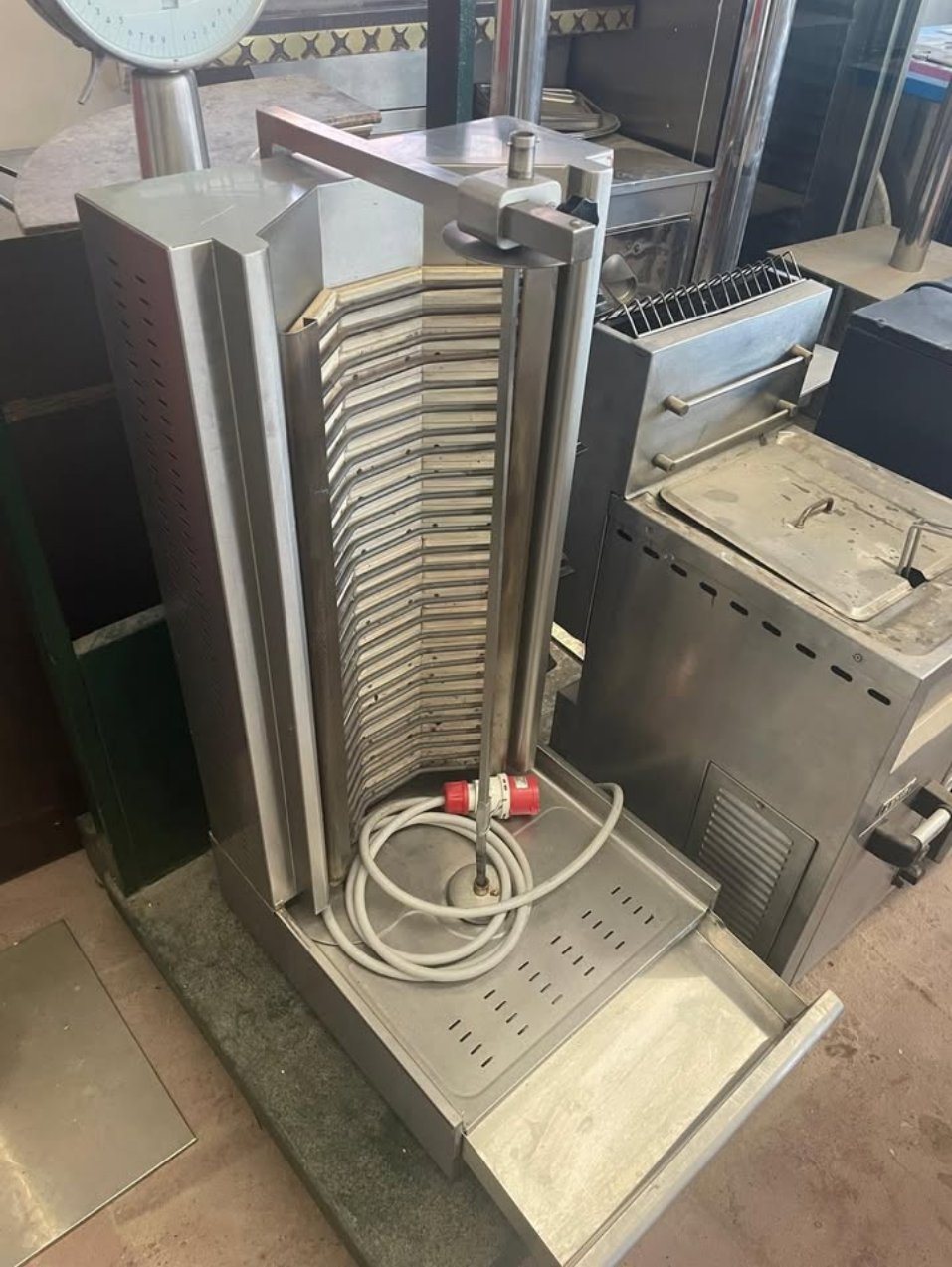 GYROS KEBAB ELETTRICO 4 BRUCIATORI LOTUS usato in vendita a AGRIGENTO