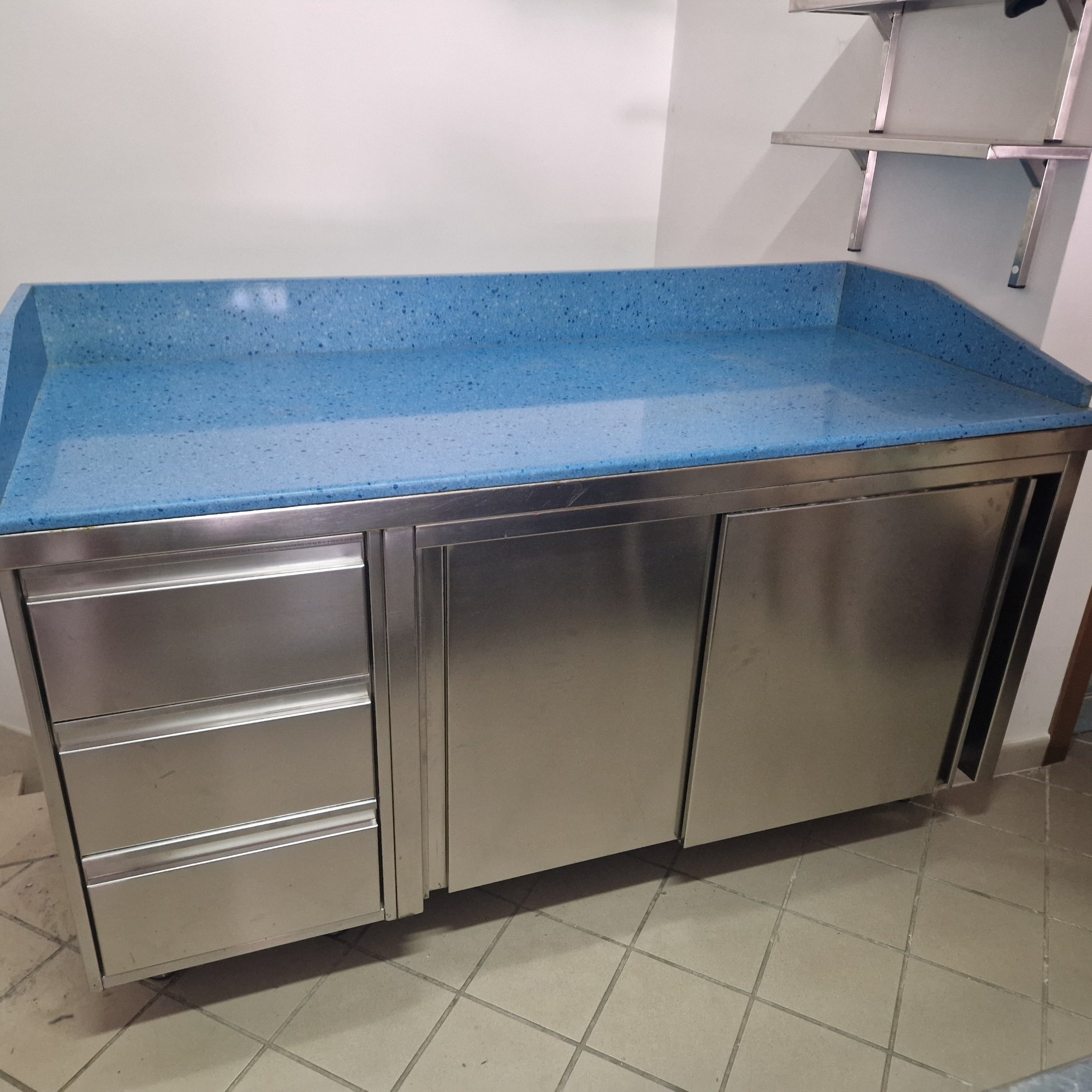BANCO PIZZA PROFESSIONALE 180 CM INOX + PIANO GRANITO usato in vendita a Campomarino