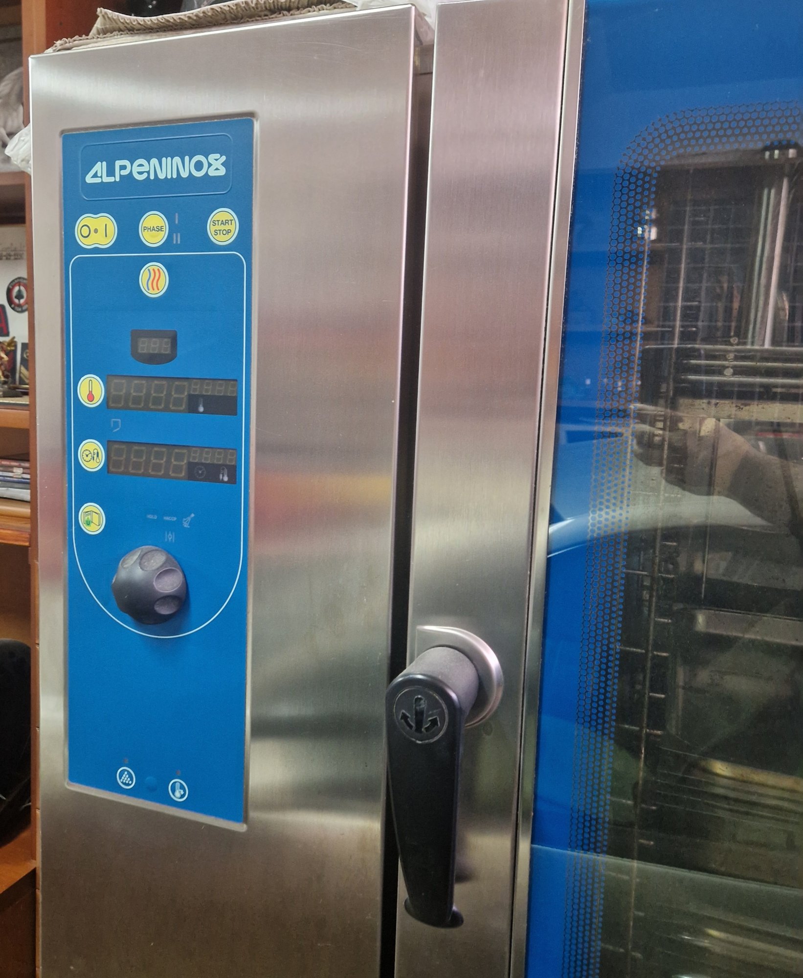 FORNO PROFESSIONALE ALPENINOX 10 TEGLIE A METANO. ALPENINOX a metano 10 teglie usato in vendita a Campomarino