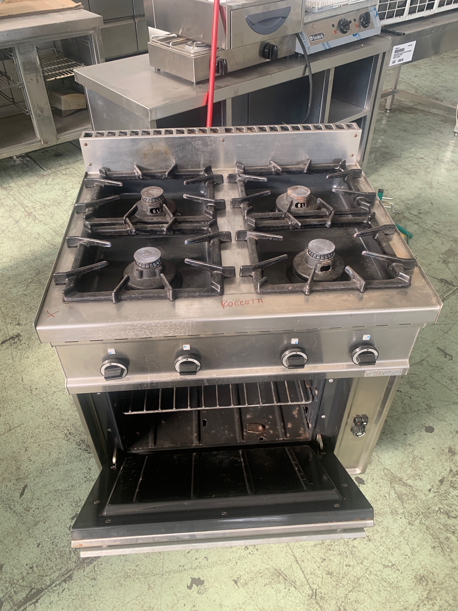 Cucina gas 4 fuochi+forno2/1 usata usato in vendita a Faenza
