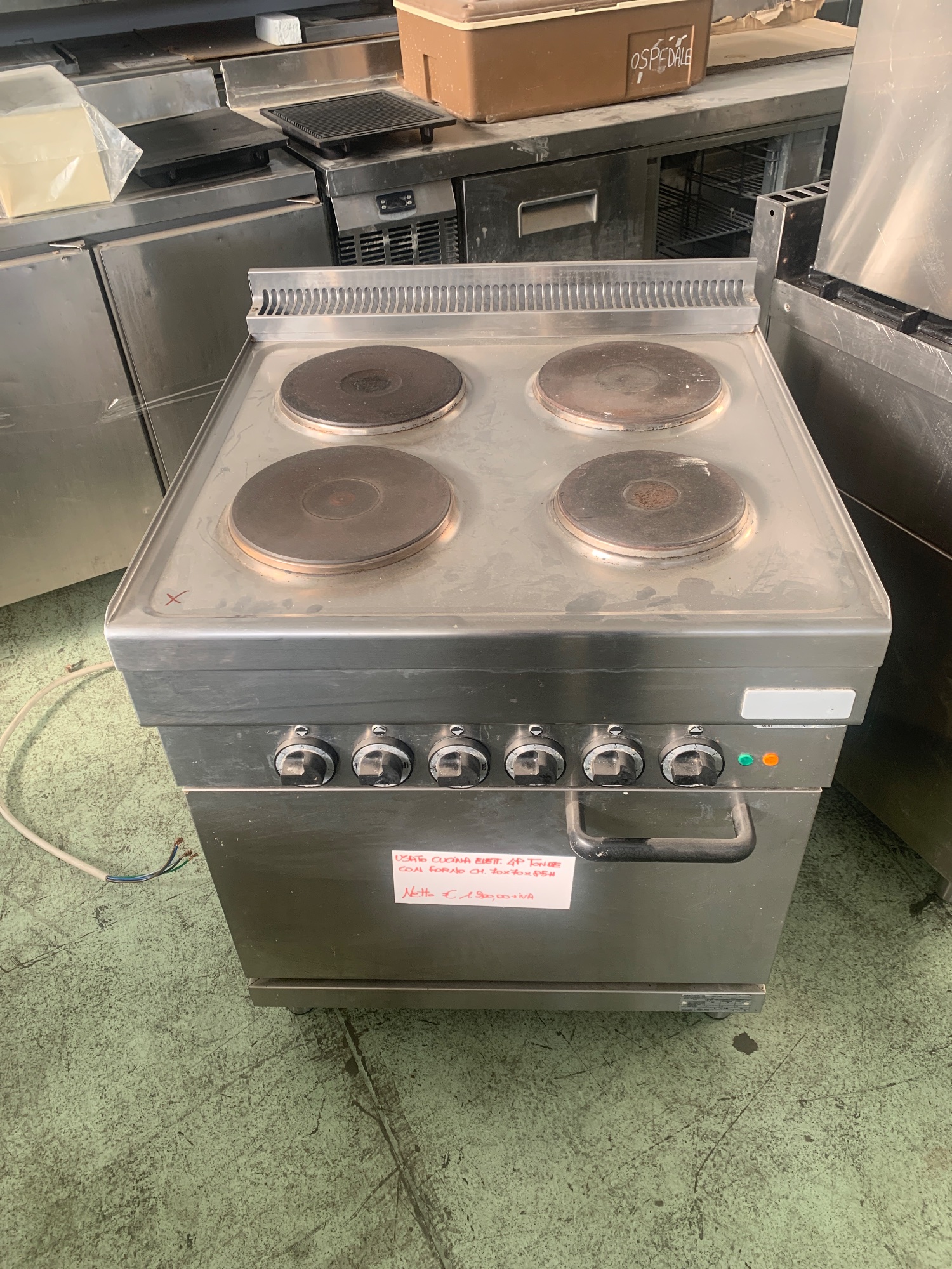 Cucina elettrica 4 fuochi+forno elettrico 2/1 usato in vendita a Faenza