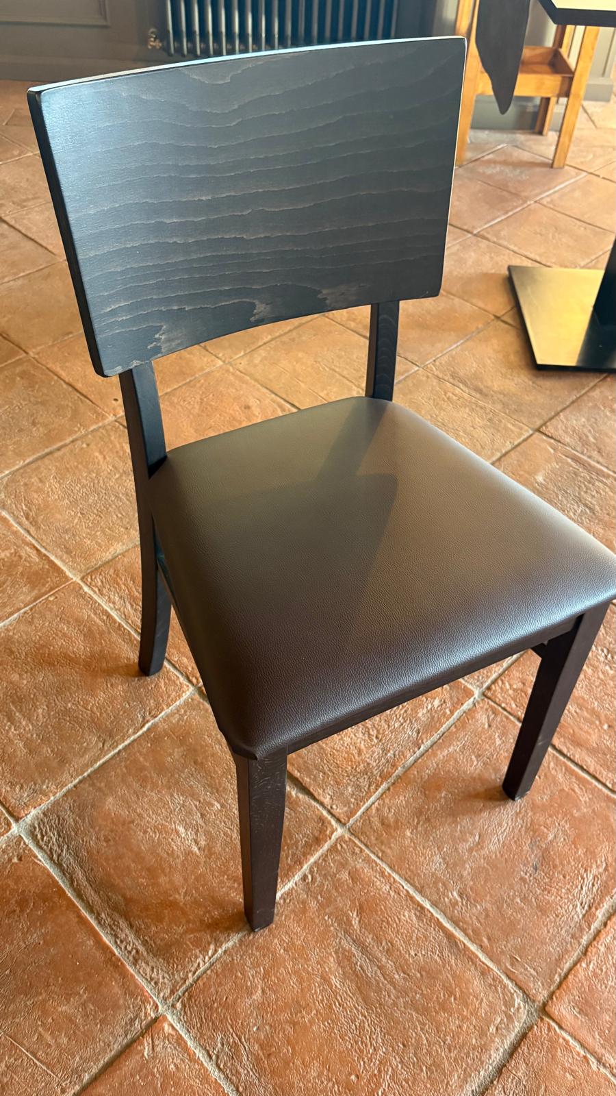 Tavoli e sedie sala