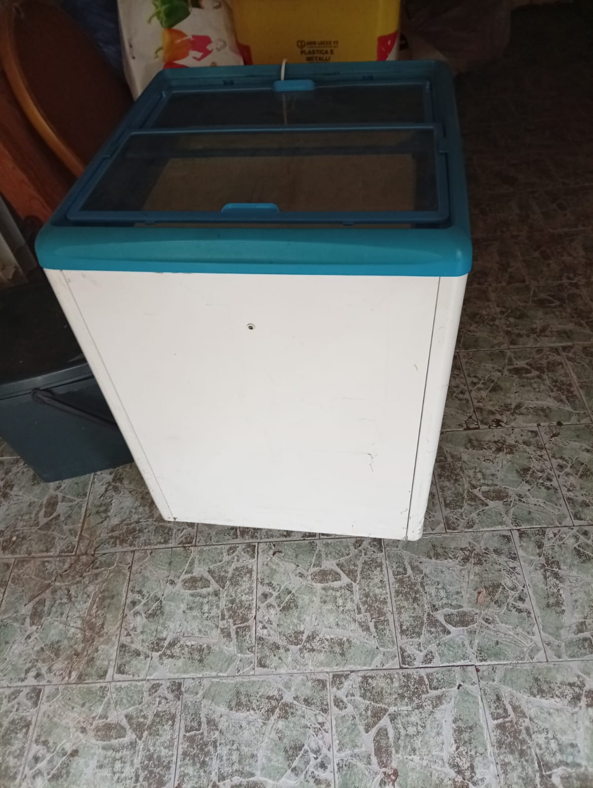 Congelatore pozzetto con vetrina AHT