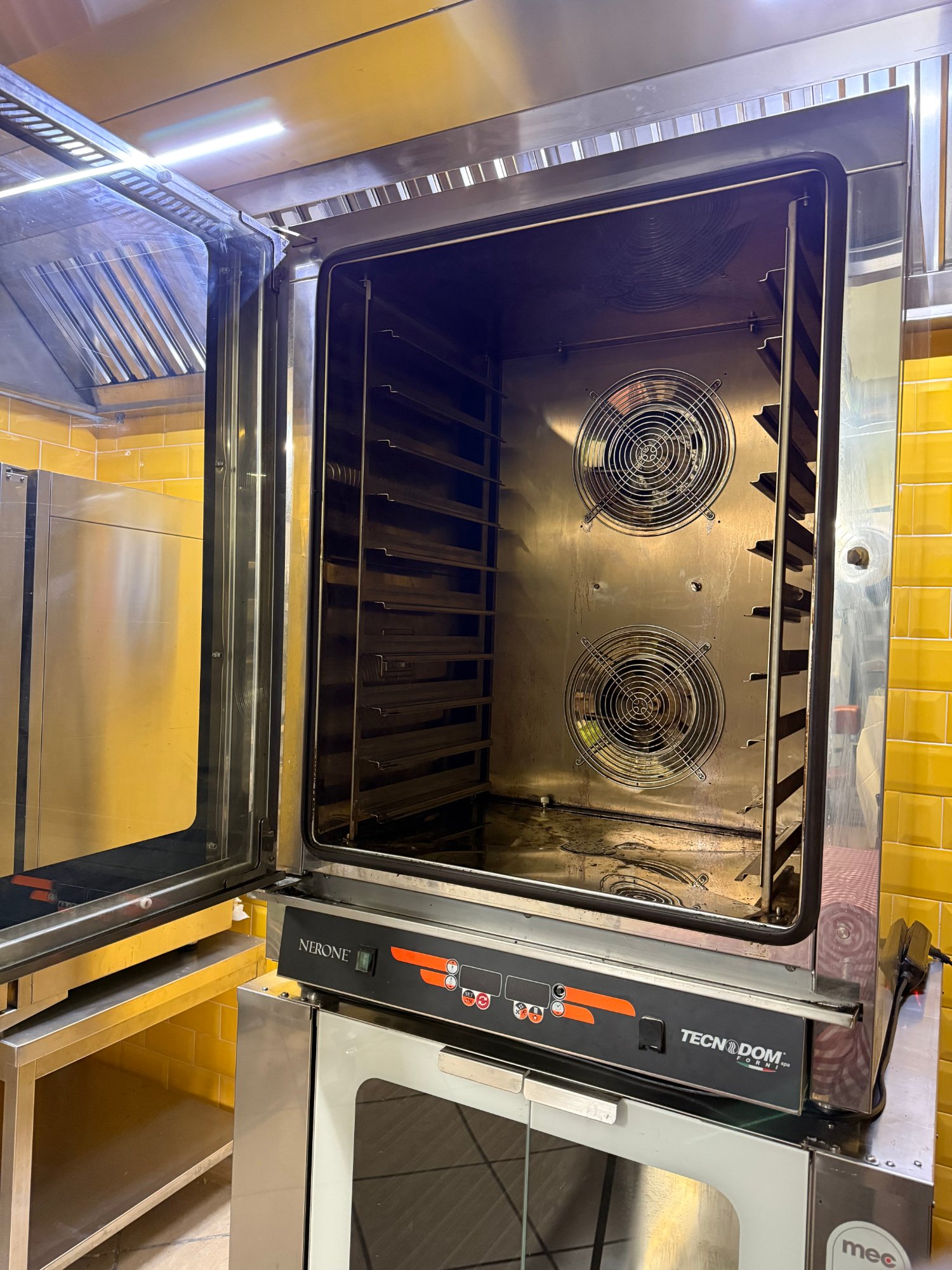 Forno professionale digitale a convezione 10 teglie Tecnodom usato in vendita a Napoli