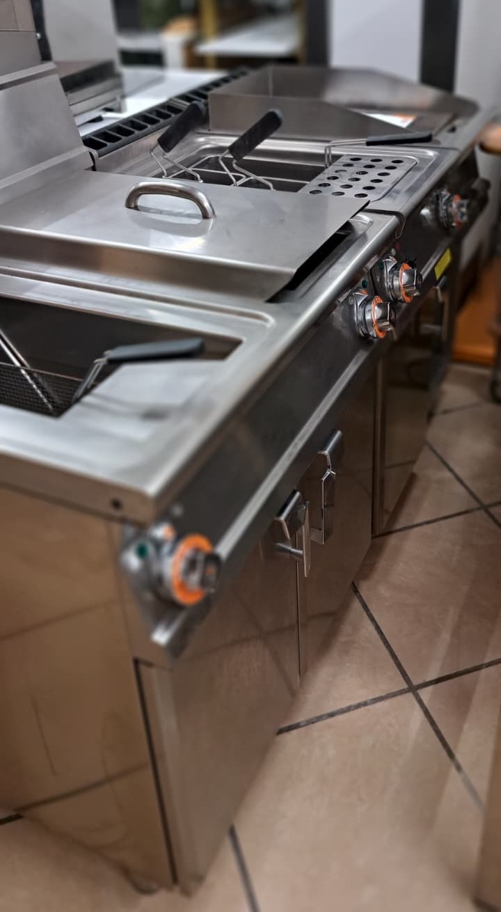 ATTREZZATURA PROFESSIONALE LOTUS ELETTRICA – CUOCIPASTA + FRY-TOP + FRIGGITRICE LOTUS usato in vendita a Napoli