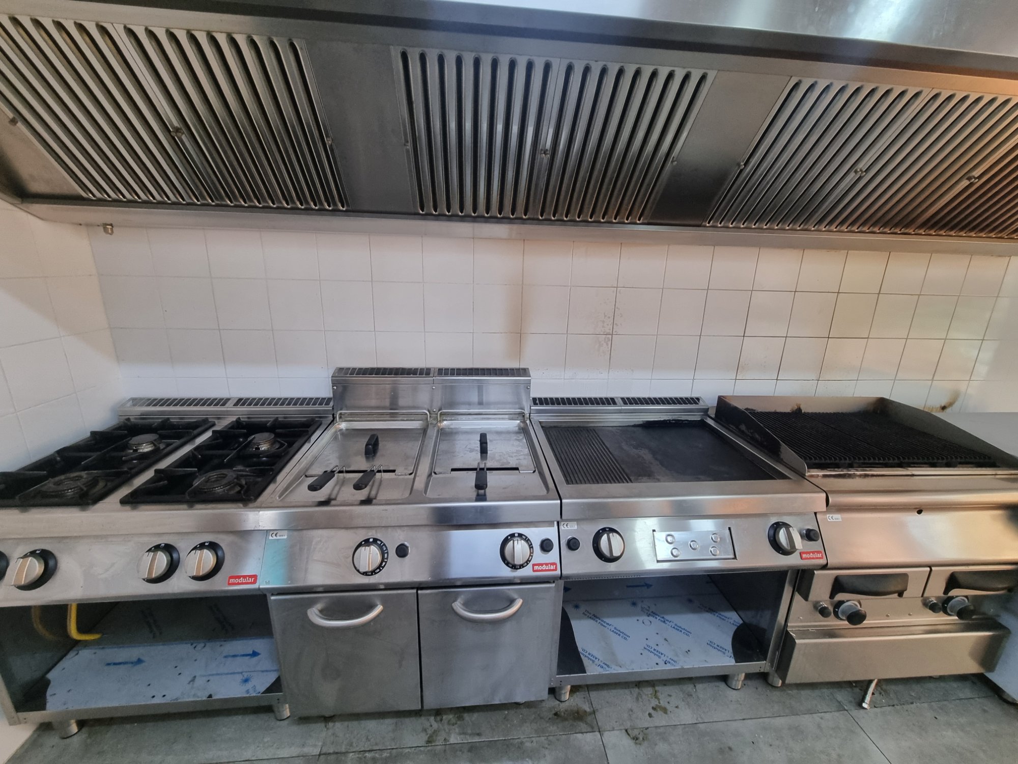 Blocco Cucina Professionale Completo - MODULAR / AIRFAN / ATTILA - Ottimo Stato MODULAR usato in vendita a Maddaloni